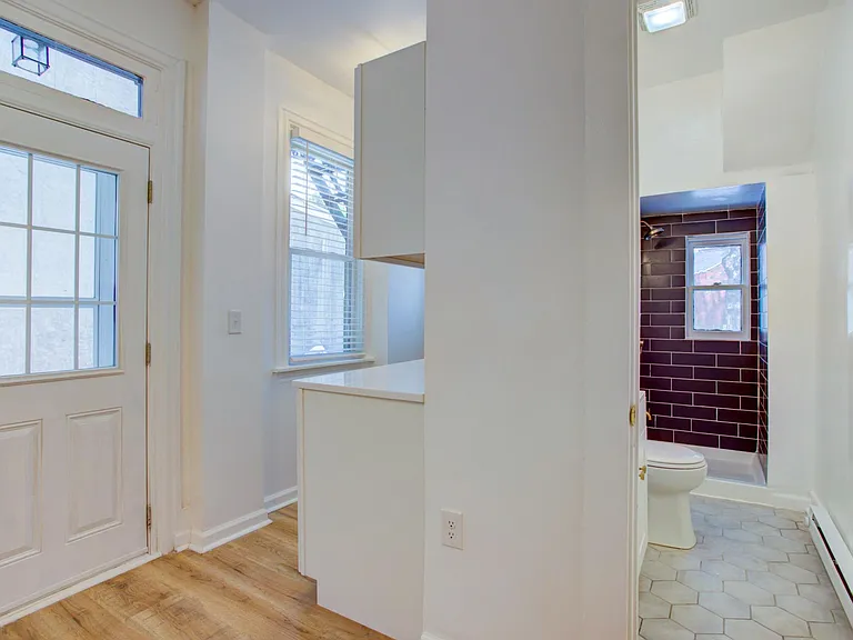 329 E Chestnut St #1 — Photo 20