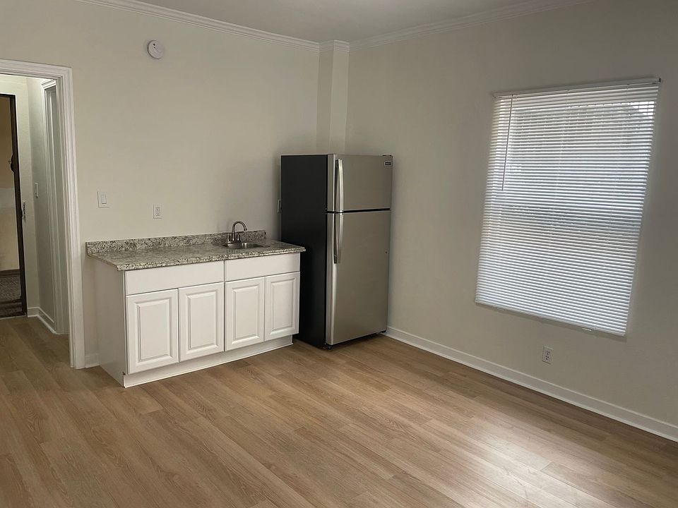 1st image of 520 S Hobart Blvd APT 109