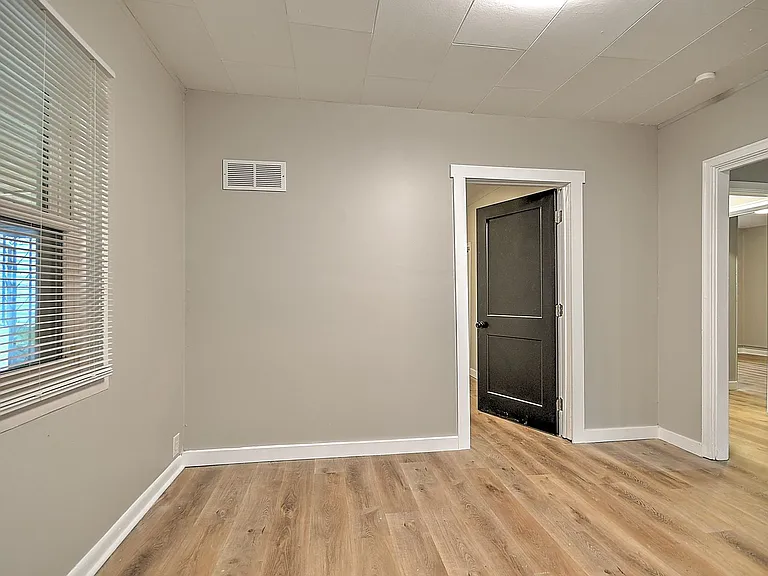 1712 Oaklawn St — Photo 17