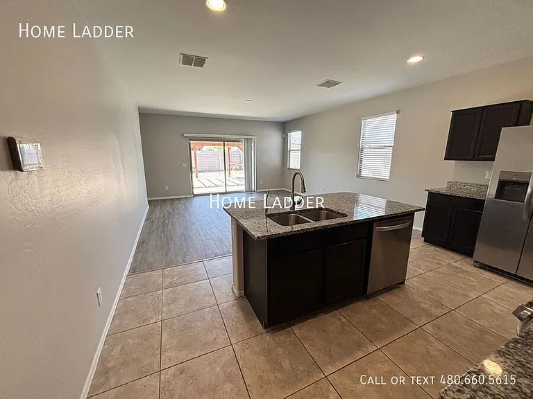 10453 E Cliffrose Ln — Photo 7