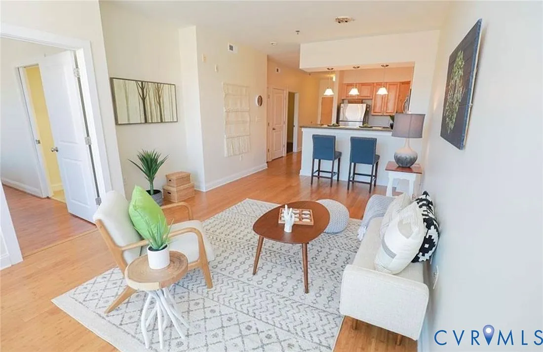 2 bed, 2.0 bath, 1050 sqft, $2,000 — Photo 1