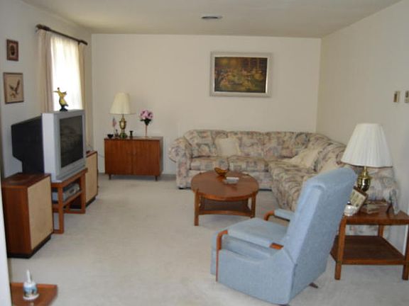 5th image of 19 Dartmouth St #61