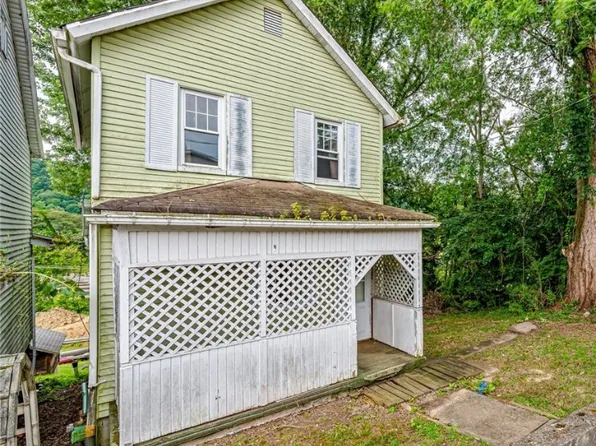 4 Howe St, Elrama, PA 15038