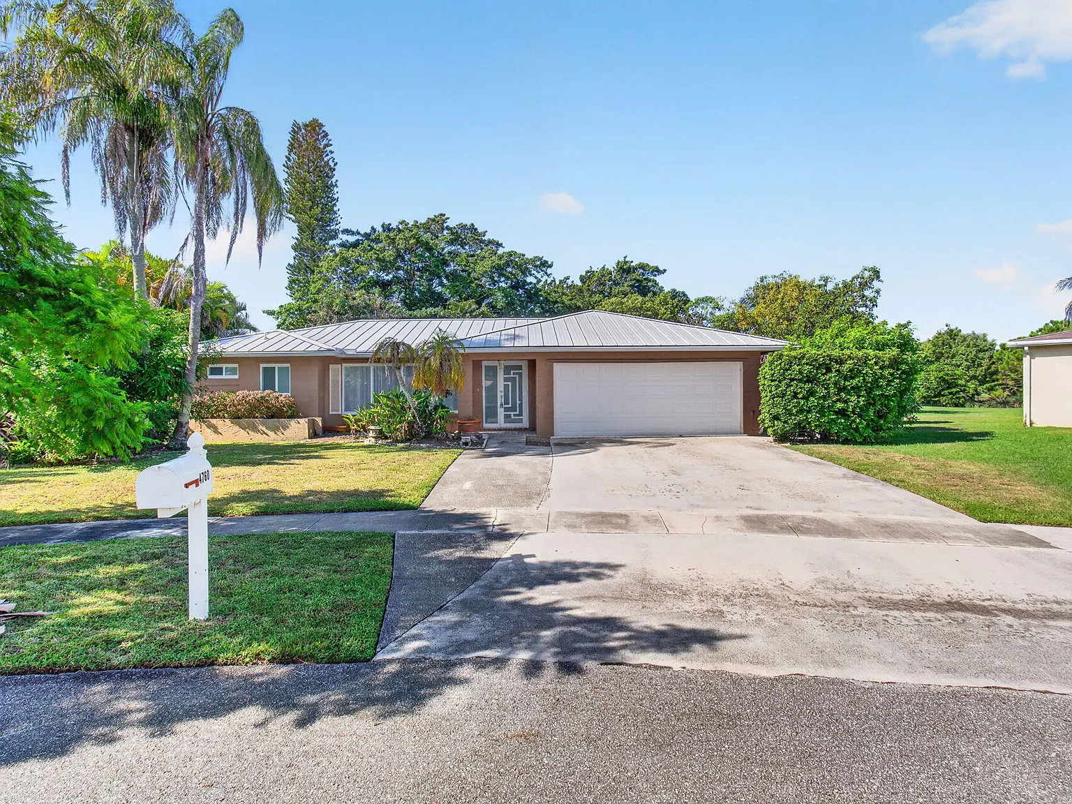 3 bed, 2.0 bath, 1720 sqft, $4,200 — Photo 1