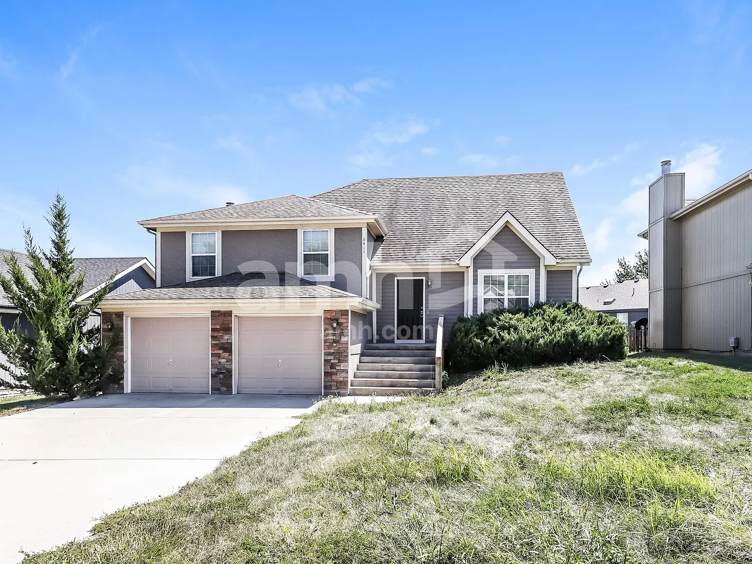 4 bed, 2.0 bath, 2000 sqft, $2,480 — Photo 1
