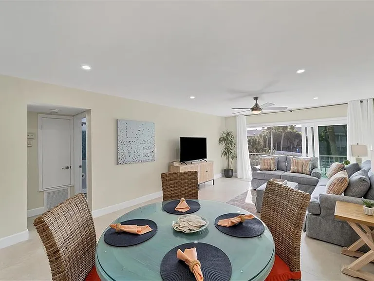 500 S Washington Dr #18B — Photo 9