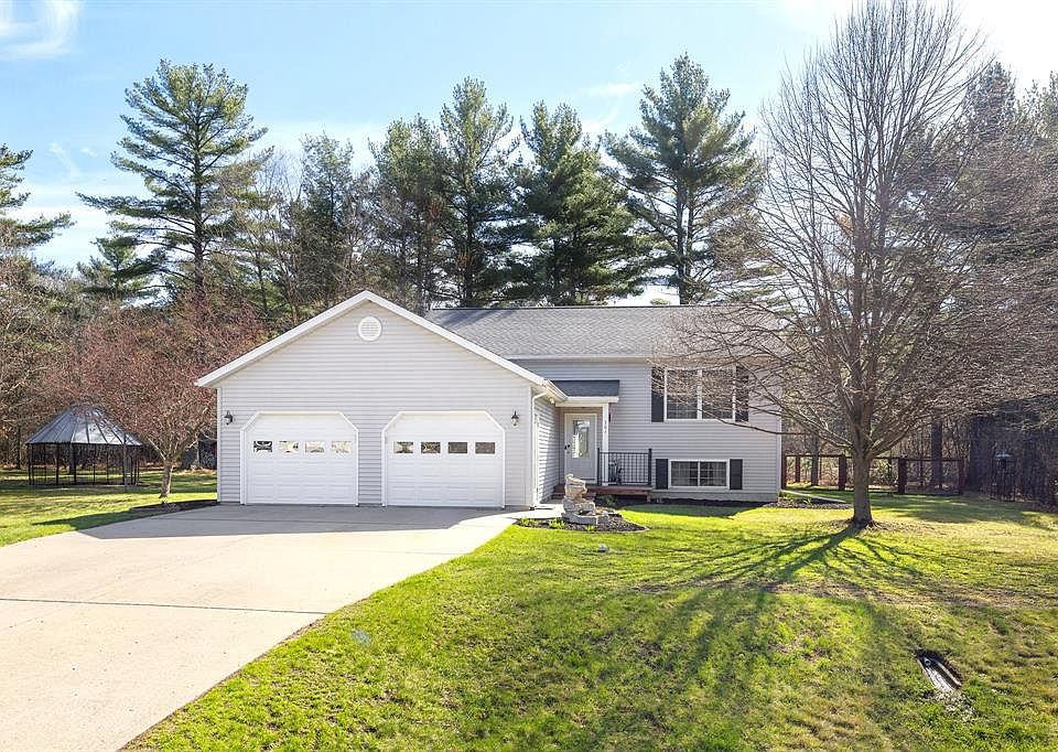 1st image of 301 Lincolnwood Drive