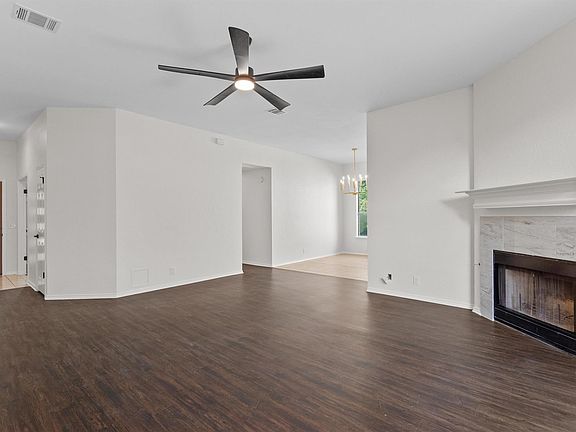 5th image of 1123 Thackeray Ln