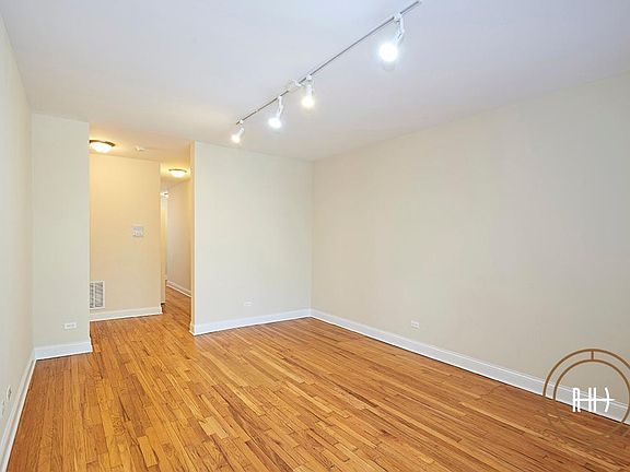 2nd image of 5003 N Sawyer Ave #A100