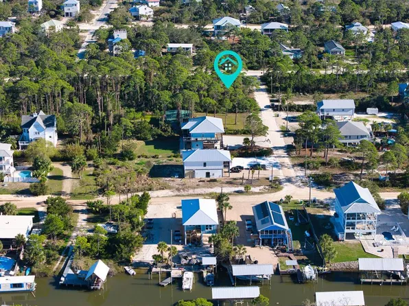 305 Palmer St, Eastpoint, FL 32328