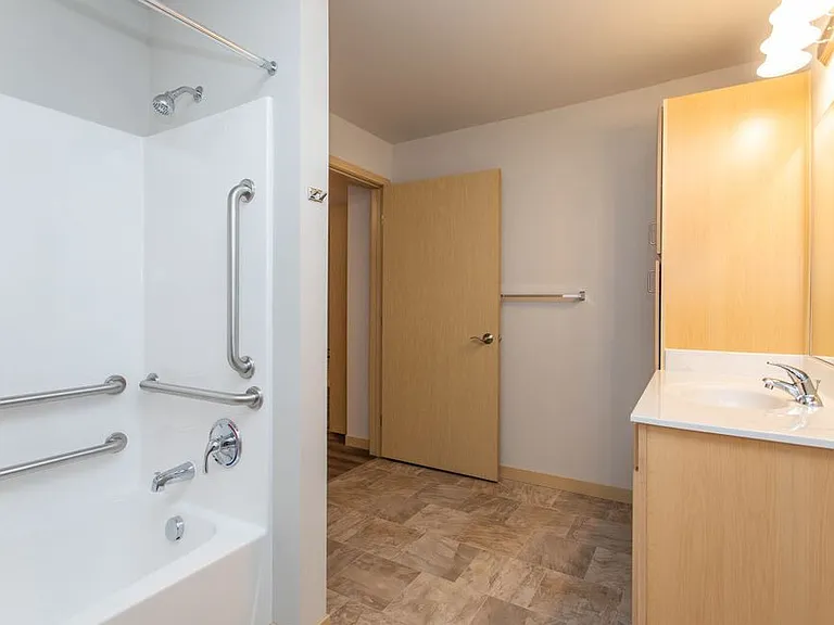 Regency Place — Photo 10