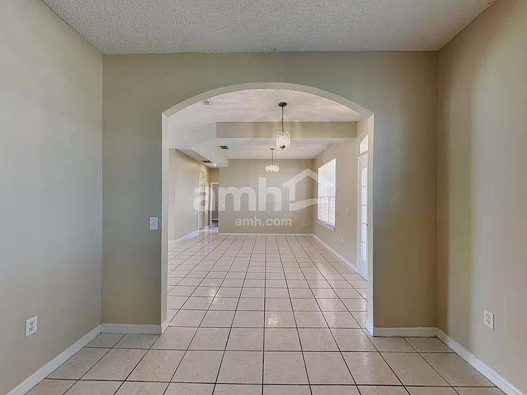 2505 Sherbrook Ln — Photo 9