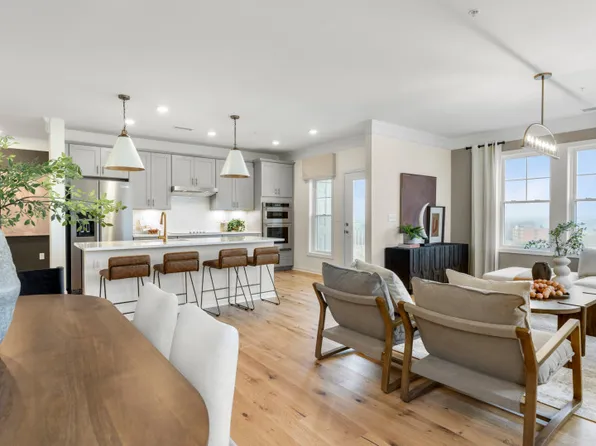 2 Stratton Dr #109, Woburn, MA 01801