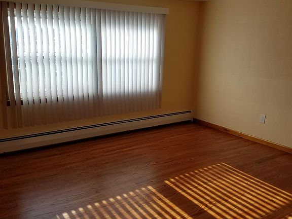 5th image of 108 W Hospital St #2