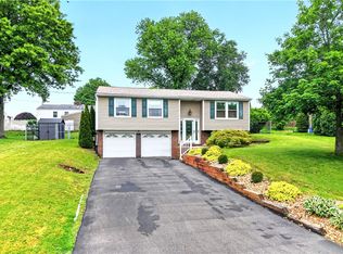 215 Princeton Dr, Aliquippa, PA 15001