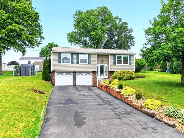 215 Princeton Dr, Aliquippa, PA 15001