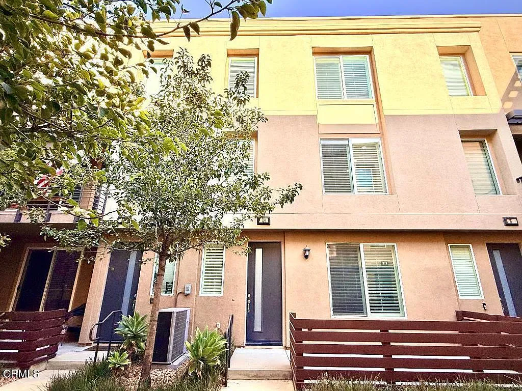 3 bed, 2.5 bath, 1620 sqft, $3,200 — Photo 3