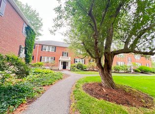 17 Hammond Pond Pkwy, Chestnut Hill, MA 02467