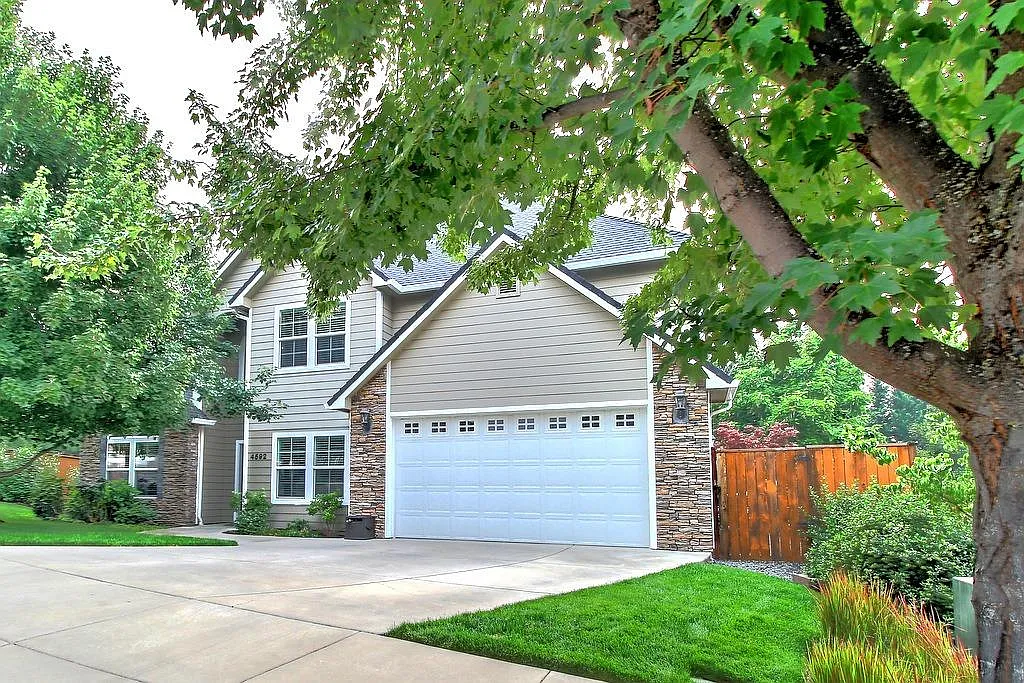 4592 Wolf Run Dr photo 1