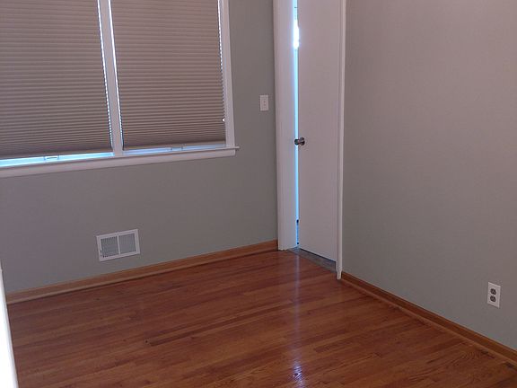 5th image of 3324 Seward Ave
