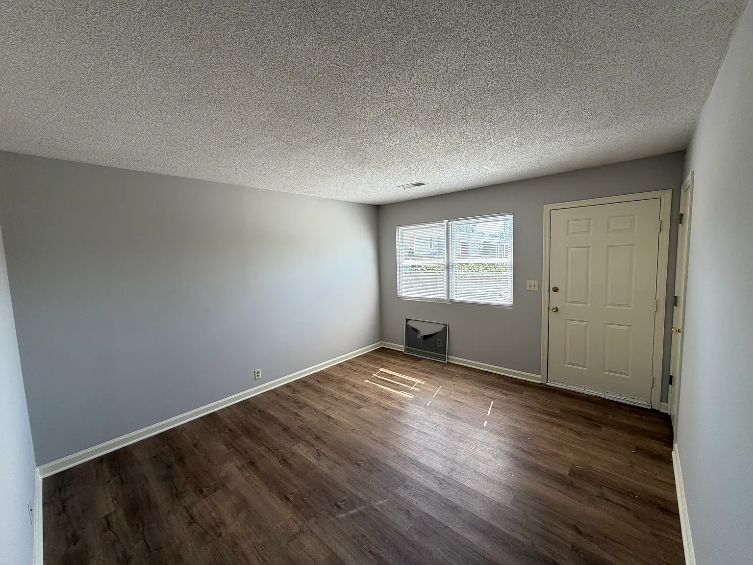 2 bed, 800 sqft, $1,050 — Photo 2