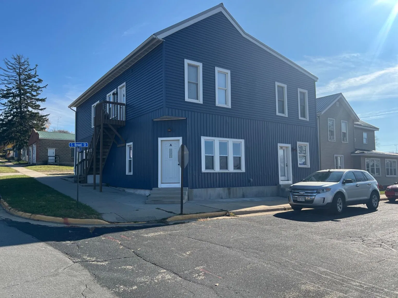 402 E Milwaukee St — Photo 2