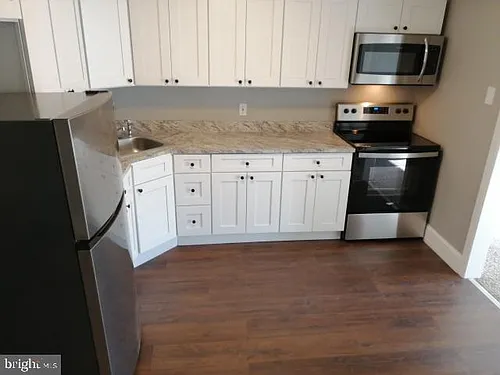 4329 Main St #2 Photo 1