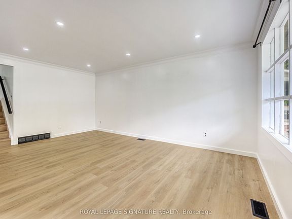 3rd image of 685 Amesbury Ct