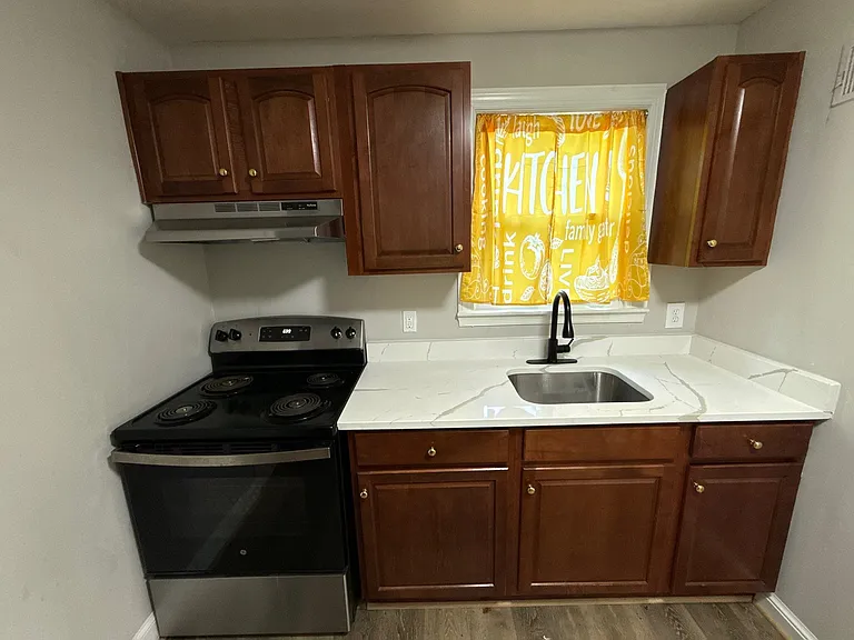 7520 Burgess Ln — Photo 2