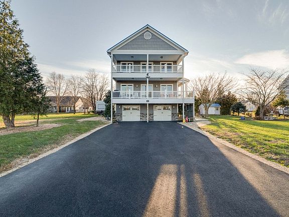 2nd image of 1472 Royal Way
