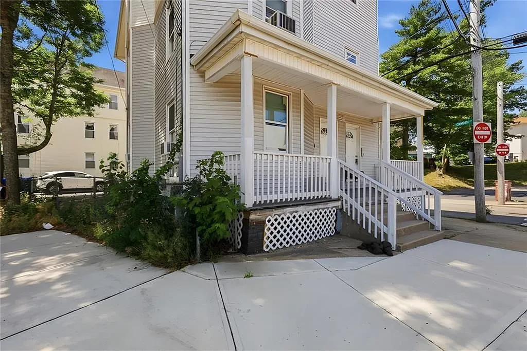 374 Douglas Ave — Photo 1