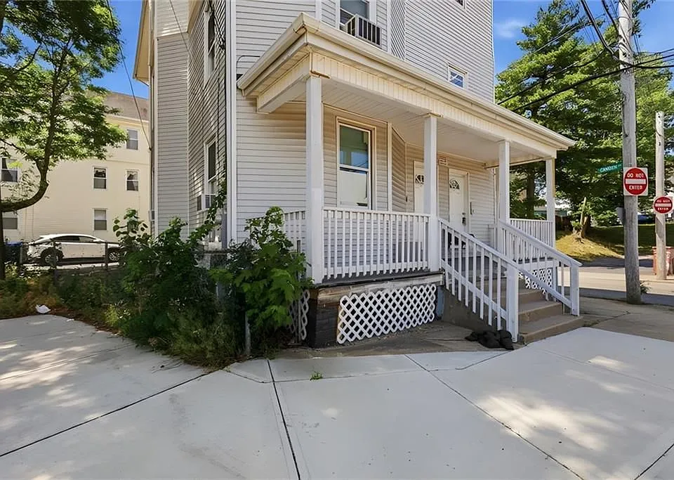 374 Douglas Ave #2