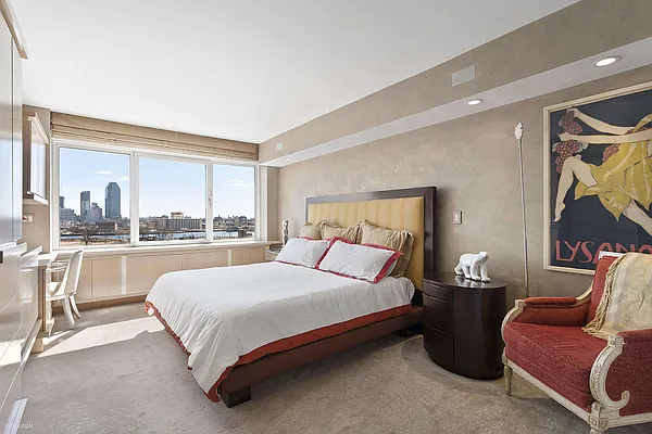 Sold by Corcoran | media 21