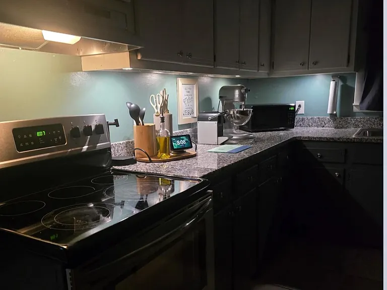 205 Edgewood St — Photo 10