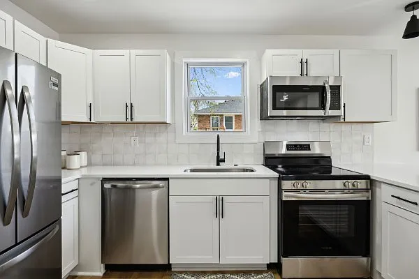 3 bed, 2.0 bath, 952 sqft, $2,100 — Photo 4