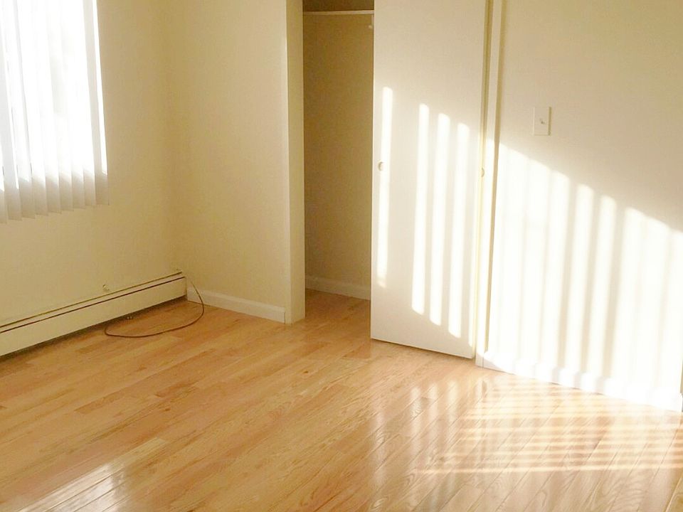 2nd image of 12015 20th Ave #2