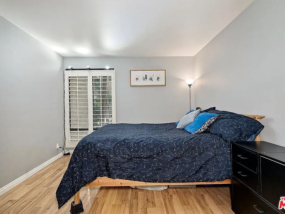 The room available (furniture isn't included, it was staging from the original real estate listing)