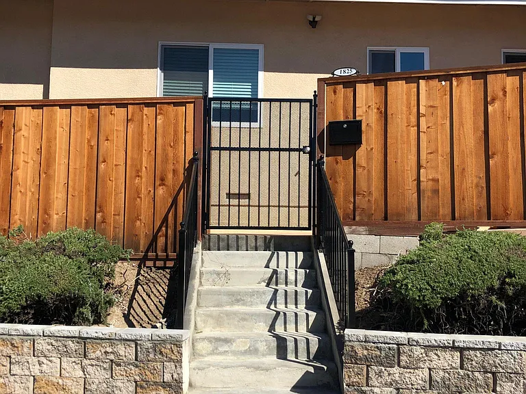 1825 Mento Dr — Photo 2