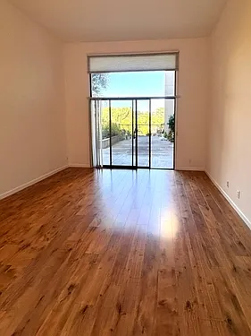 410 N Civic Dr — Photo 9