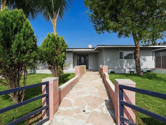 3rd image of 932 N Encina Ave
