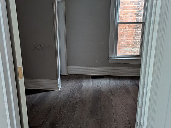 5th image of 724 3rd St