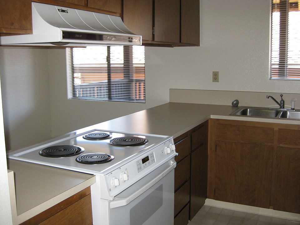 2nd image of 644 Van Buren St