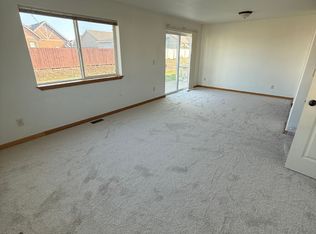 218 7th St SW, Tioga, ND 58852