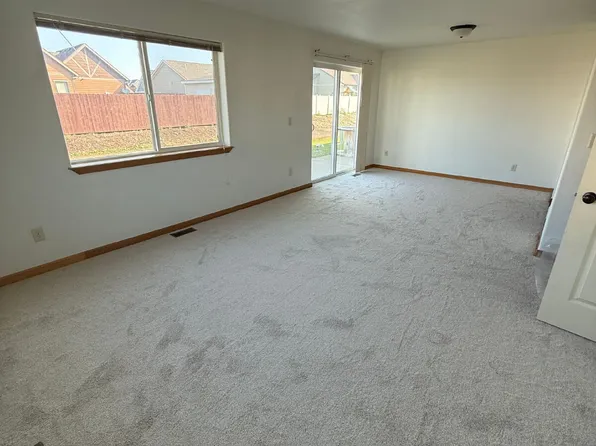 218 7th St SW, Tioga, ND 58852