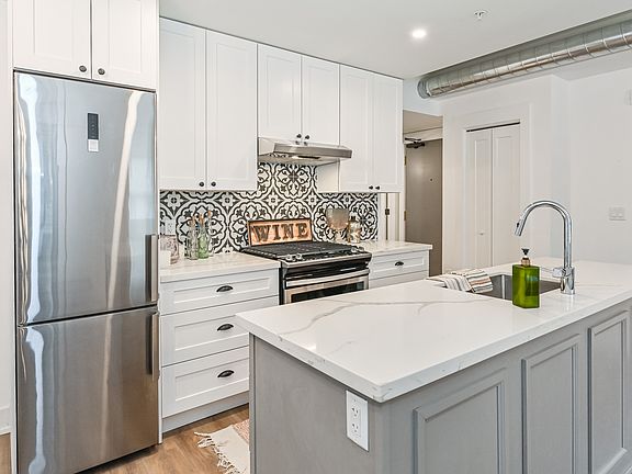 5th image of 27 Bold St #2B-1Ba-791Sqft