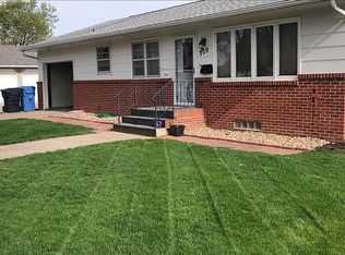 209 8th St SW, Le Mars, IA 51031