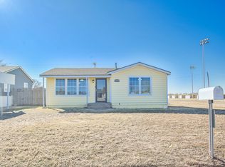 702 12th St, Shallowater, TX 79363