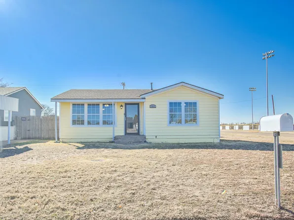 702 12th St, Shallowater, TX 79363