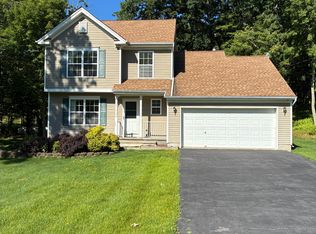 1010 Dorset Dr, Bushkill, PA 18324