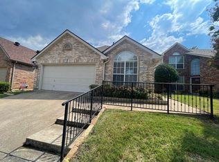 2220 Wembley Wood Ln, Bedford, TX 76022
